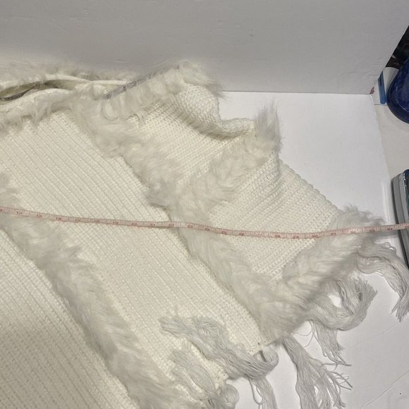 Andrew Marc New York Poncho Sweater One Size White Faux Fur Trim V Neck Fringe - Picture 6 of 6